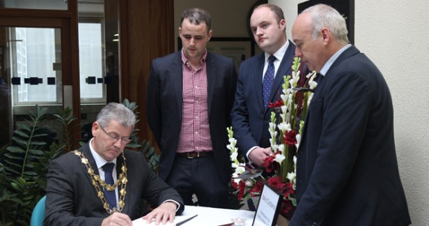 slider_book of condolence 2